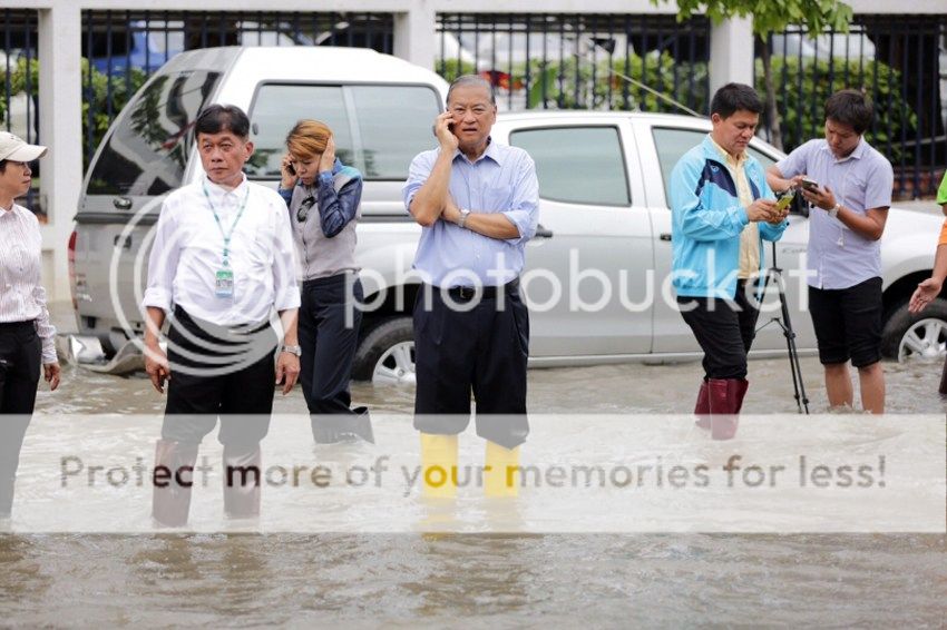 Bangkok-governor-water%20conservation_zp